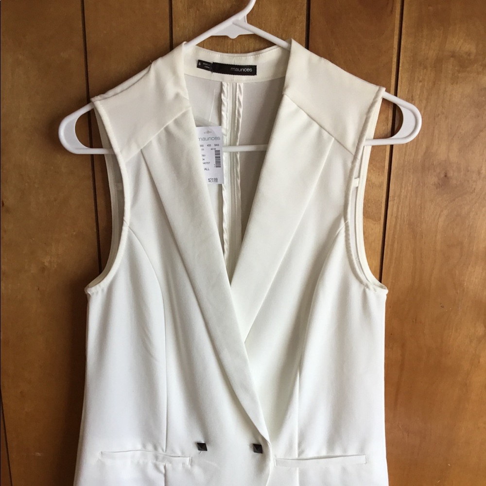 Maurices Sleeveless cream colored business jacket